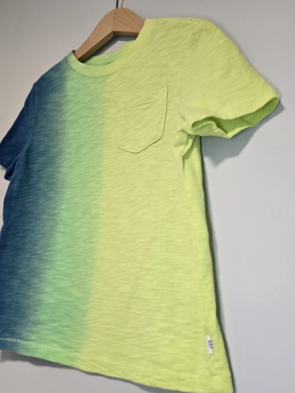 GAP Blue to Lime Gradient Pocket Tee Tide-dye Neon Back To School Style.